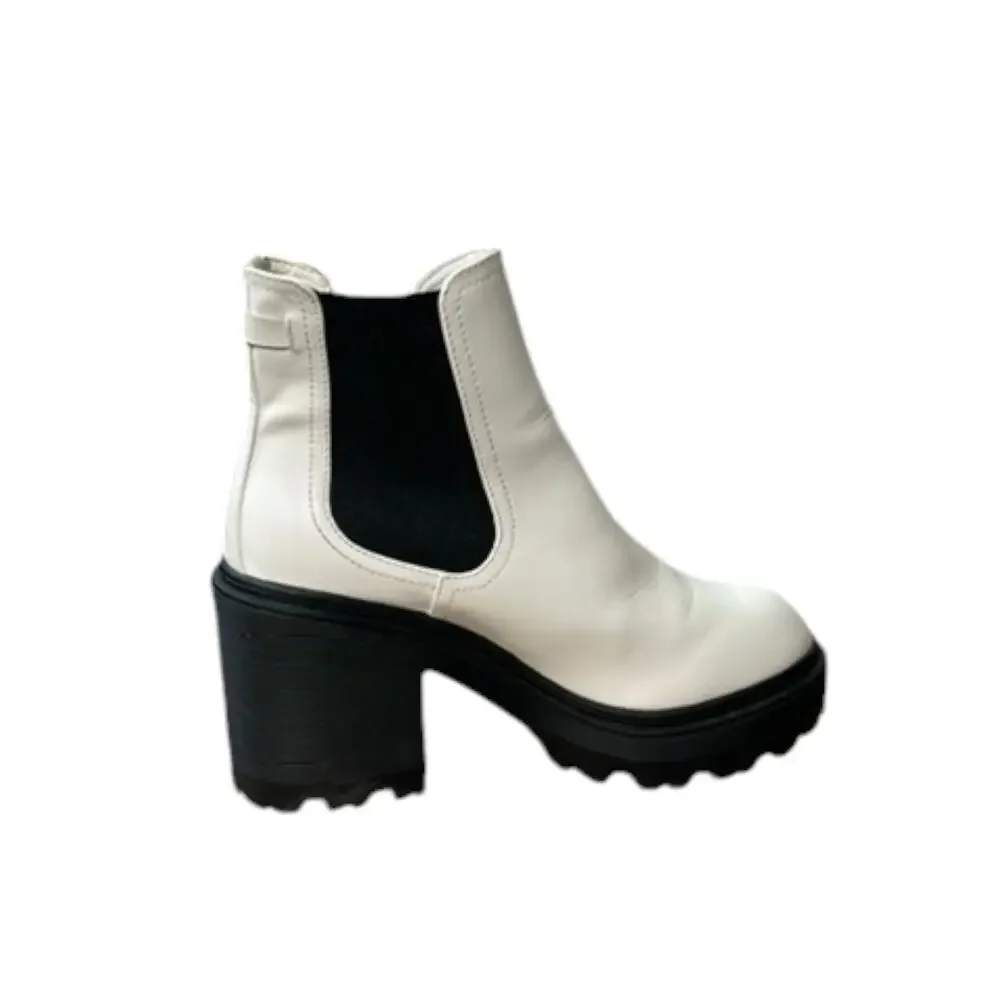 Urban Outfitters Chloe Chelsea Boot In White Women's Size 8